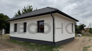 kulcsrakész ház Cegléd 2025.06.17.