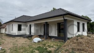 kulcsrakész ház Cegléd 2025.06.17.